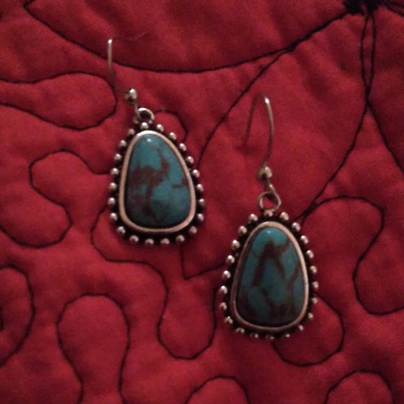 Western Style Earrings - Picture 2 of 3